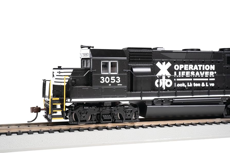 Amazon.com: Bachmann Trains - EMD GP-40 DCC Ready Locomotive